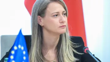 Ministrja e Shtetit për Marrëdhëniet me Parlamentin, Erjona Ismaili jep dorëheqjen nga bashkëdrejtimi i PS në Vlorë