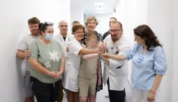 Ministrja Sala ndan videon: Arsi 10-vjeçar ia doli, historia e suksesit në Spitalin Onkologjik