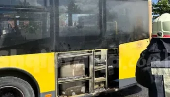 Momente paniku! Merr flakë autobusi me turistë pranë kalasë në Berat (VIDEO)