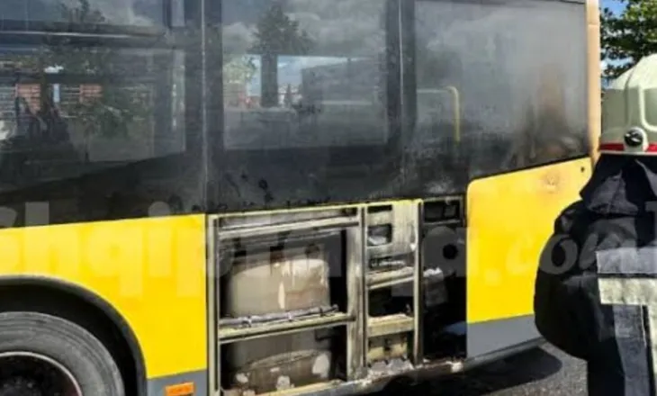 Momente paniku! Merr flakë autobusi me turistë pranë kalasë në Berat (VIDEO)