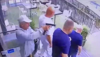 Momenti kur një nga kriminelët më të rrezikshëm qëllohet për vdekje me plumb pas koke!