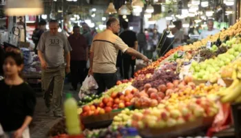 Monedha e Iranit në nivelin më të ulët rekord, një dollar vlen dy milionë rialë