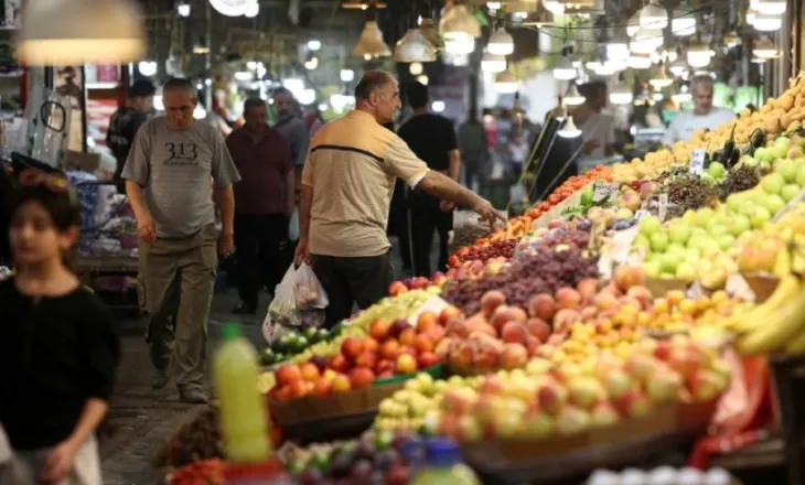 Monedha e Iranit në nivelin më të ulët rekord, një dollar vlen dy milionë rialë
