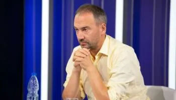 “Motoja e vetme, dorëheqja e tij”/ Aktivisti, Goci: Protesta nuk ndalet, do të ketë valë të dytë e të tretë, Rama…