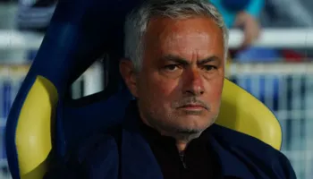 Mourinho tregon menjëherë se çfarë trajneri është, lë në mesfushën e Real Madridit dy armiqtë që shpërthyen në konflikt