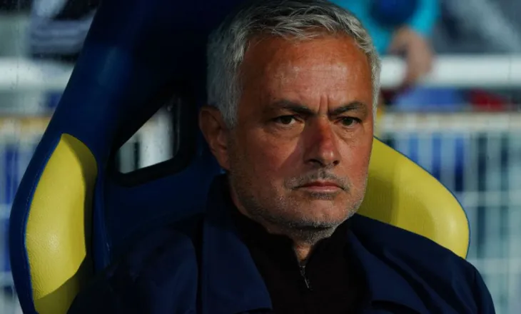 Mourinho tregon menjëherë se çfarë trajneri është, lë në mesfushën e Real Madridit dy armiqtë që shpërthyen në konflikt
