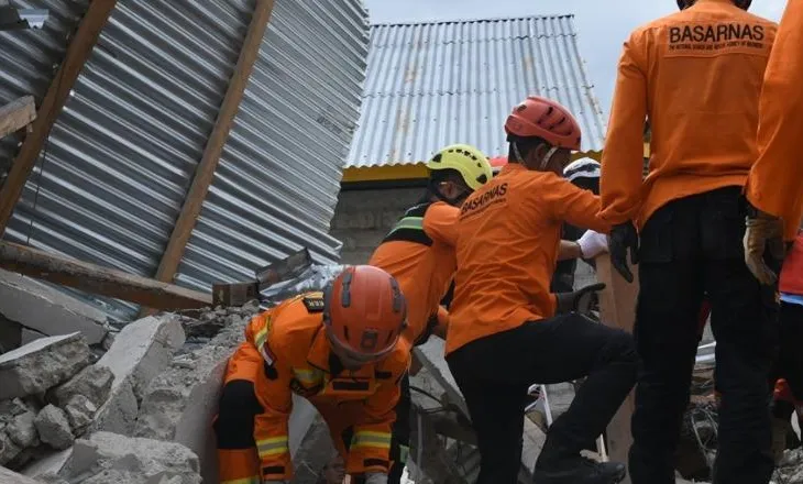 Mrekulli! 84-vjeçarja gjendet e gjallë nën rrënojat e tërmetit pas tri ditësh
