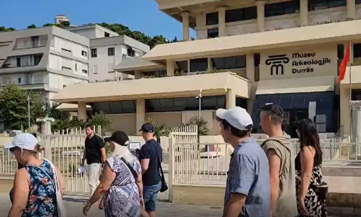 Muzeu Arkeologjik tërheq të huajt, turistët njihen me trashëgiminë e pasur të qytetit bregdetar