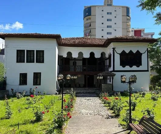 Muzeu Etnografik i Elbasanit ruan dëshmi nga jeta dhe krijimtaria e Isuf Myzyrit