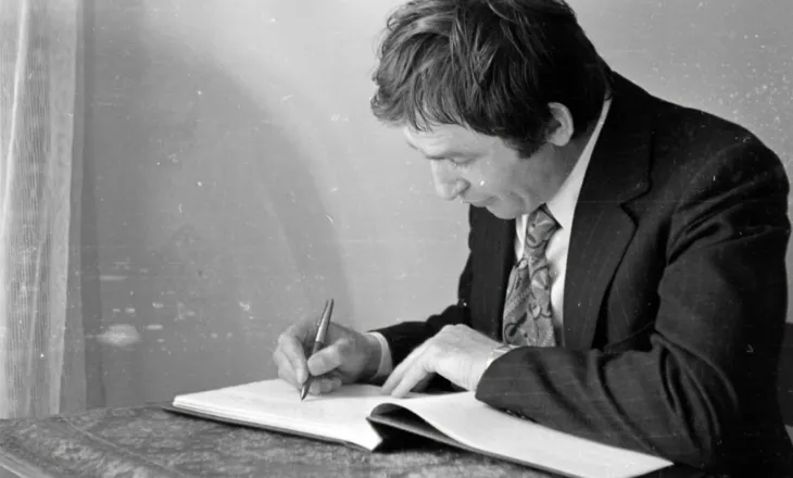 Muzeu Marubi publikon fotografi të rralla të Bekim Fehmiut gjatë vizitës së tij në Shkodër më 1972