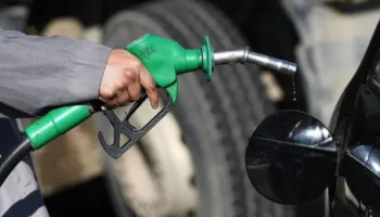 Nafta arrin në 214 lekë për litër, Braçe kërkon rikthimin e Bordit të Transparencës: Rritja është e qëllimshme