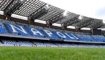 Napoli hedh sytë nga Premier League, kërkon sulmuesit që janë të tepërt në skuadrat e tyre