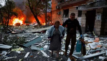 Natë terrori në Kiev/ Sulmi rus merr 16 jetë, dhjetëra të plagosur nën rrënoja