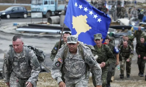 NATO sheh përmirësim të sigurisë në Kosovë, ndryshon pozicionimin e KFOR-it