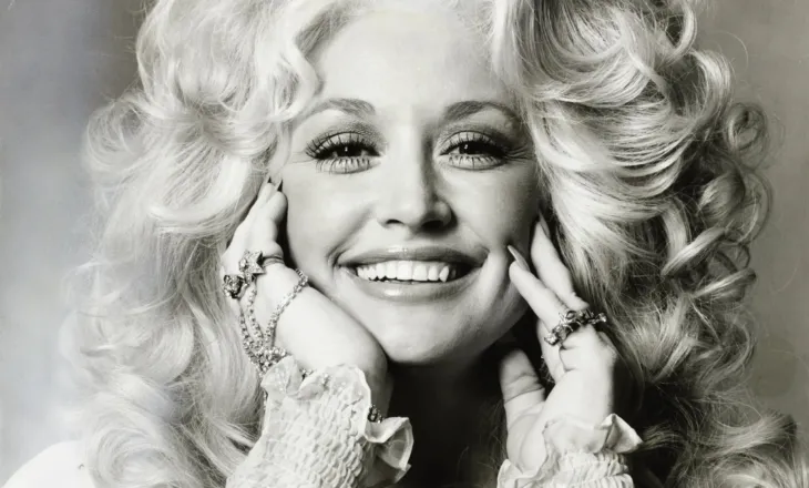 Ndahet nga jeta Dolly Parton, ikona e muzikës country, në moshën 80-vjeçare
