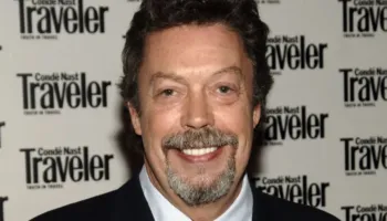 Ndahet nga jeta në moshën 80-vjeçare Tim Curry, ikona e “Rocky Horror”