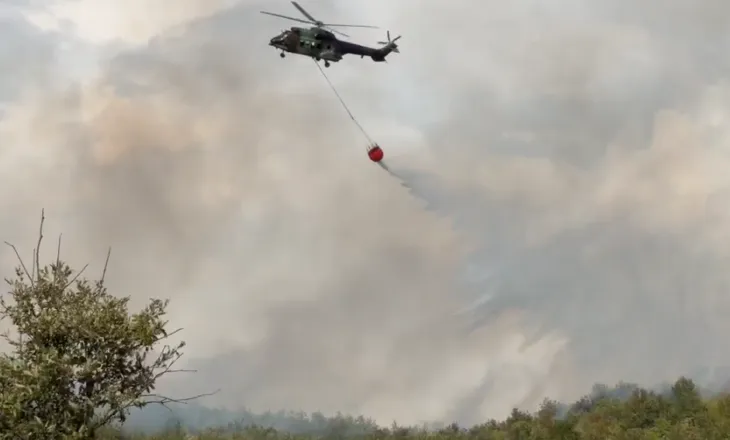 Ndërhyn helikopteri i AKMC në Bruç, vihet nën kontroll vatra e zjarrit