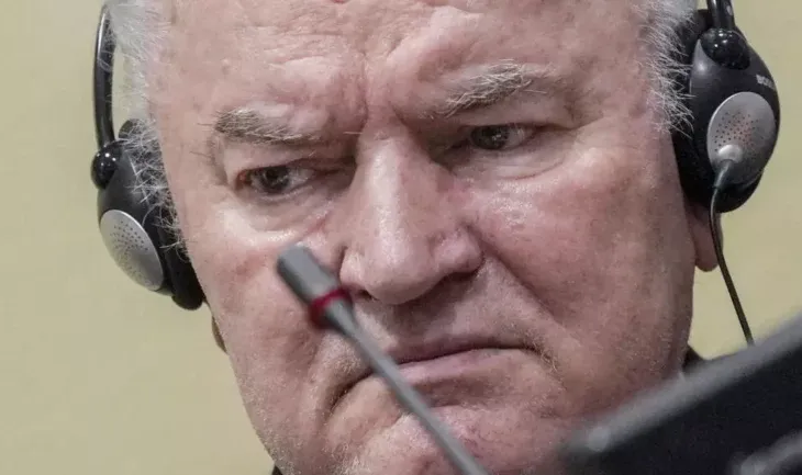 Ndërroi jetë në qelitë e Hagës – Serbia planifikon nderime shtetërore për varrimin e ‘Kasapit të Bosnjës’, Ratko Mlladiç