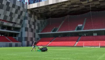 Ndeshjet e Kombëtares në shtator, FSHF thotë se stadiumi “Air Albania” do ketë një fushë të cilësisë së lartë! (VIDEO)
