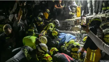 Ndodh mrekullia në Kolumbi, gruaja nxirret e gjallë nga rrënojat pas 36 orëve