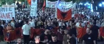 “Ndryshim sistemi”/ Protesta antiqeveritare në ditën e 75-të, qytetarët te Piramida