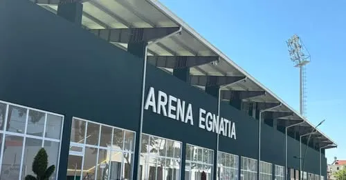 Ndryshon axhenda e Superiores, Partizani pret Laçin në Rrogozhinë