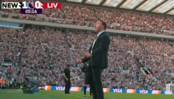 Newcastle zë në befasi Liverpool-in që në minutat e para dhe shkon në avantazh në dhomat e zhveshjes (video)