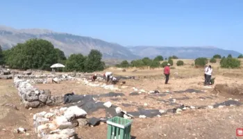 Nisin gërmimet arkeologjike në Parkun Antik të Antigonesë