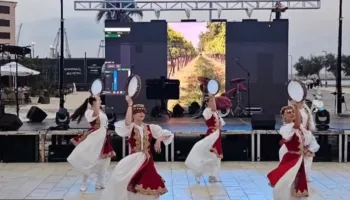 Një fundgusht mes tingujsh, skenash dhe traditash shqiptare