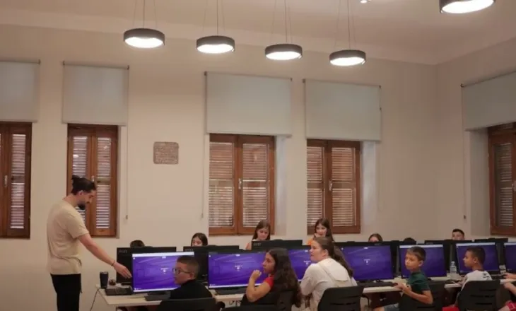 “Një hapësirë moderne për leximin”, Rama ndan pamjet nga biblioteka e fëmijëve në Korçë
