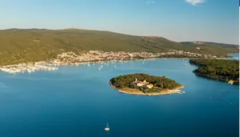 Një ishull me vetëm katër banorë ku noti është i ndaluar