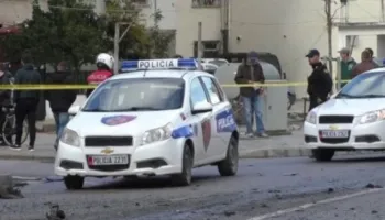 “Një person i paidentifikuar hodhi lëndë plasëse”- Shpërthim me eksploziv në Laknas, objektiv një makinë! Pronari dëgjoi zhurmën dhe…