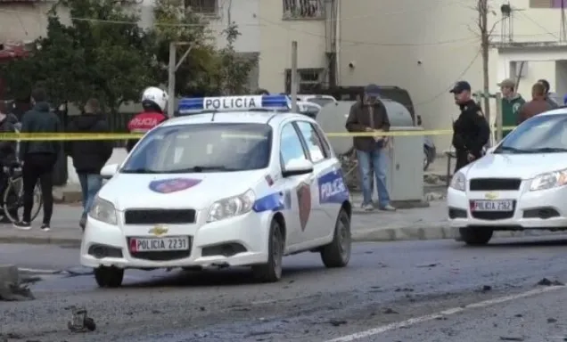 “Një person i paidentifikuar hodhi lëndë plasëse”- Shpërthim me eksploziv në Laknas, objektiv një makinë! Pronari dëgjoi zhurmën dhe…