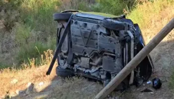 Një tjetër aksident trondit Durrësin, makina del nga rruga, drejtuesja e plagosur në spital