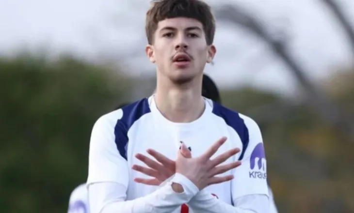Një tjetër shqiptar bëhet pjesë e futbollit anglez, Armend Muslika firmos kontratën e parë profesioniste me Tottenham