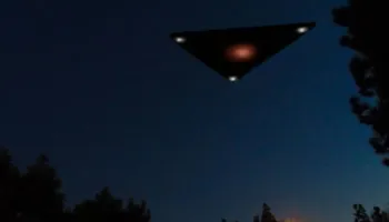 “Një trekëndësh bllokoi qiellin në 2002”, Pentagoni publikon dosje të reja për UFO-t