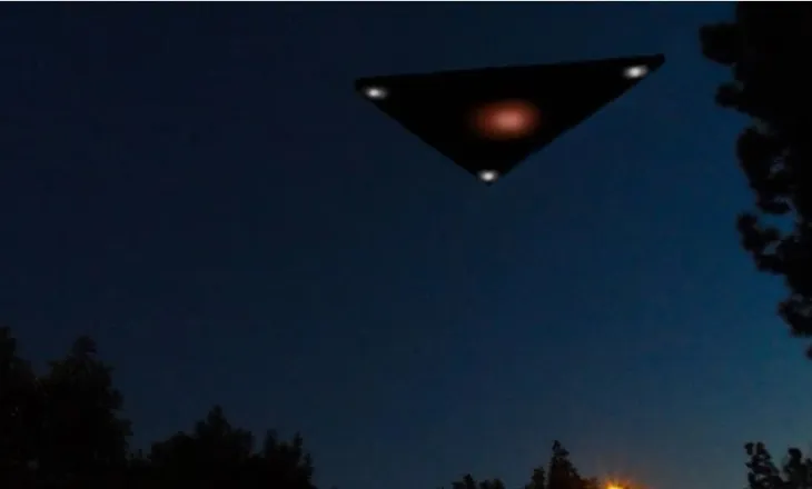 “Një trekëndësh bllokoi qiellin në 2002”, Pentagoni publikon dosje të reja për UFO-t