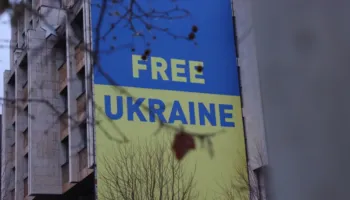 “Nuk e njohim Kosovën”, Prishtina heq flamurin ukrainas pas deklaratës së Zelenskyt
