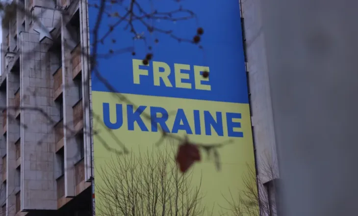 “Nuk e njohim Kosovën”, Prishtina heq flamurin ukrainas pas deklaratës së Zelenskyt