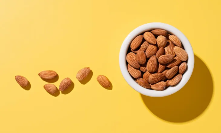 Numri i bajameve që duhet të hani çdo ditë për të përmirësuar shëndetin e zorrëve