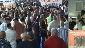 ‘O Ramë, o tradhtar!’/ Protestuesi: Balluku të dënohet, SPAK-u të mos përkëdhelë qeveritarët