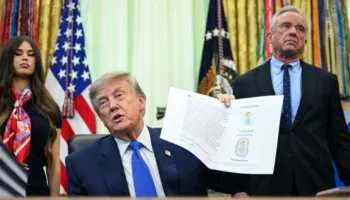 OBSH kritikon Trumpin për reduktimin e vaksinave të fëmijërisë: Rekomandimet bazohen në 60 vjet kërkime shkencore!