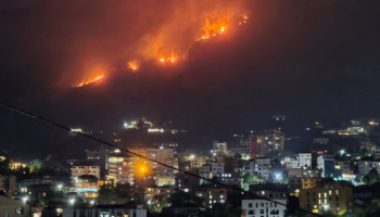 Operacion masiv në Krujë, 3 helikopterë kundër zjarreve! Flakët rrezikojnë të zbresin në zonat e banuara
