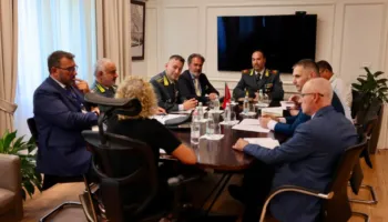 Operacionet antikanabis dhe monitorimi nga ajri, Hita pret Komandantin e Guardia di Finanza: Shtim i fluturimeve dhe…