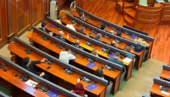 Opozita: Kurti, Uzurpator i qeverisë. PDK dhe AAK i bëjnë thirrje që të kthehet në Kuvend për konstituimin