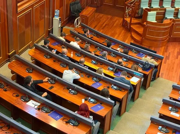 Opozita: Kurti, Uzurpator i qeverisë. PDK dhe AAK i bëjnë thirrje që të kthehet në Kuvend për konstituimin