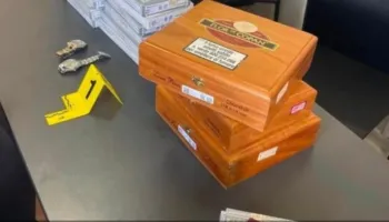 Ora luksoze ‘Rolex’ dhe 36 pako me puro, Dogana i sekuestron në hyrje të Portit të Durrësi!