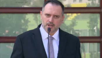 Pamje dramatike nga zjarret/ Ministri i Mbrojtjes: Jemi krah banorëve