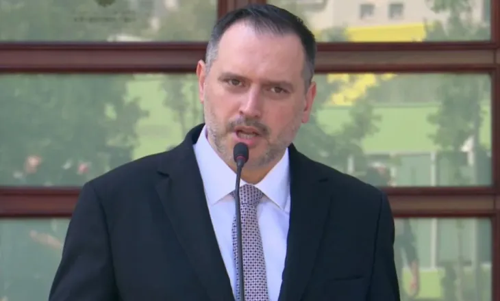 Pamje dramatike nga zjarret/ Ministri i Mbrojtjes: Jemi krah banorëve