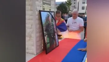Pamje skandaloze në Bosnje/ Serbët nderojnë ‘Kasapin e Bosnjës’, Ratko Mlladiç